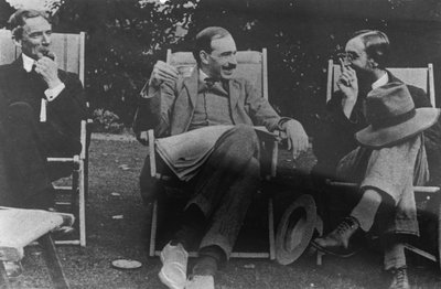 Bertrand Russell, J. M. Keynes und Lytton Strachey, ca. 1917 von English Photographer